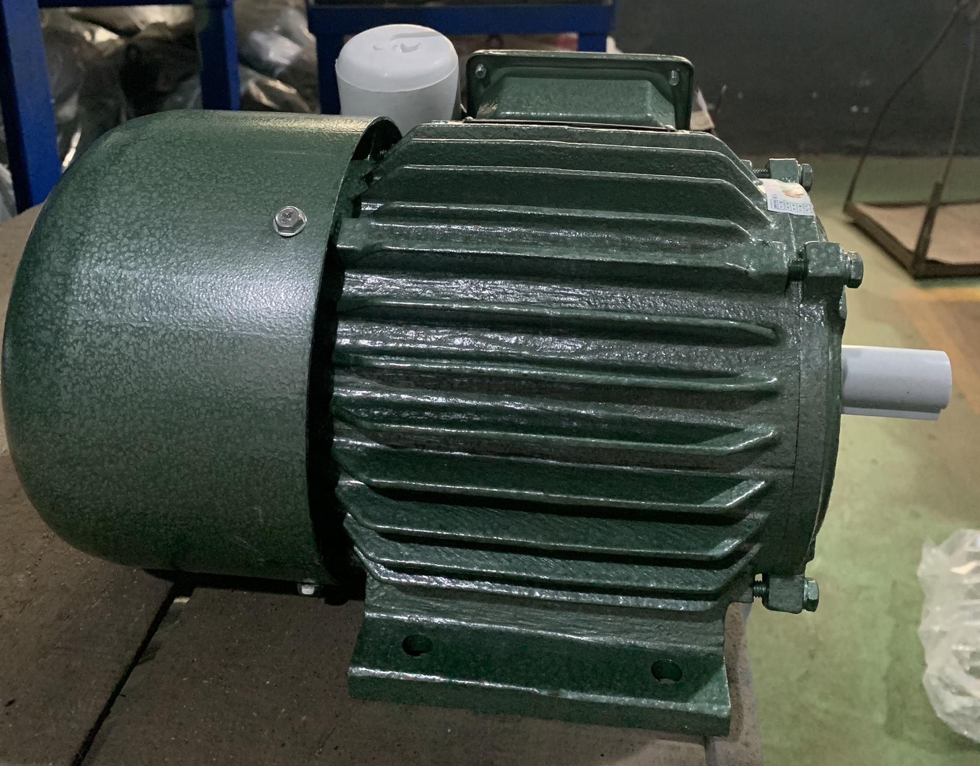 Động cơ điện 1 pha hay motor 1 pha phù hợp cho quạt công nghiệp công suất nhỏ, bơm nước và máy dân dụng